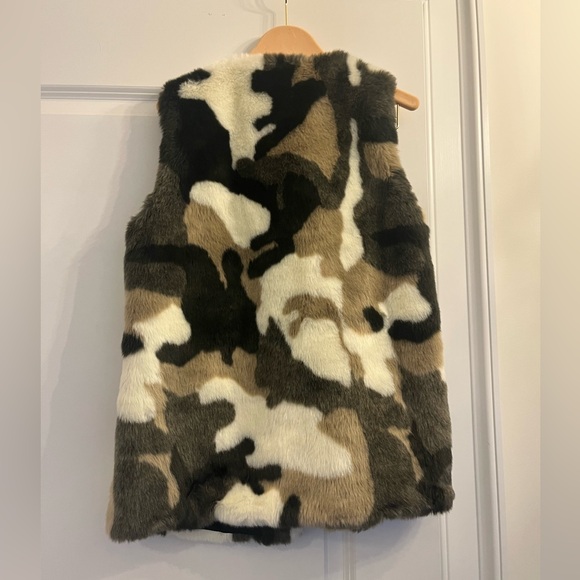 Ava and Kris Patterned Faux Fur Vest - Picture 5 of 6